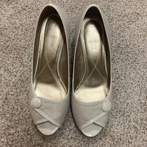 Size 8 Naturalizer Peep Toe heels